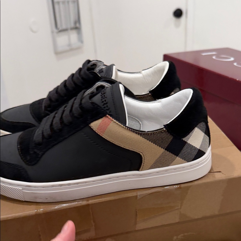 Burberry Black and White Men’s Low-Top Sneakers - Picture 2 of 9